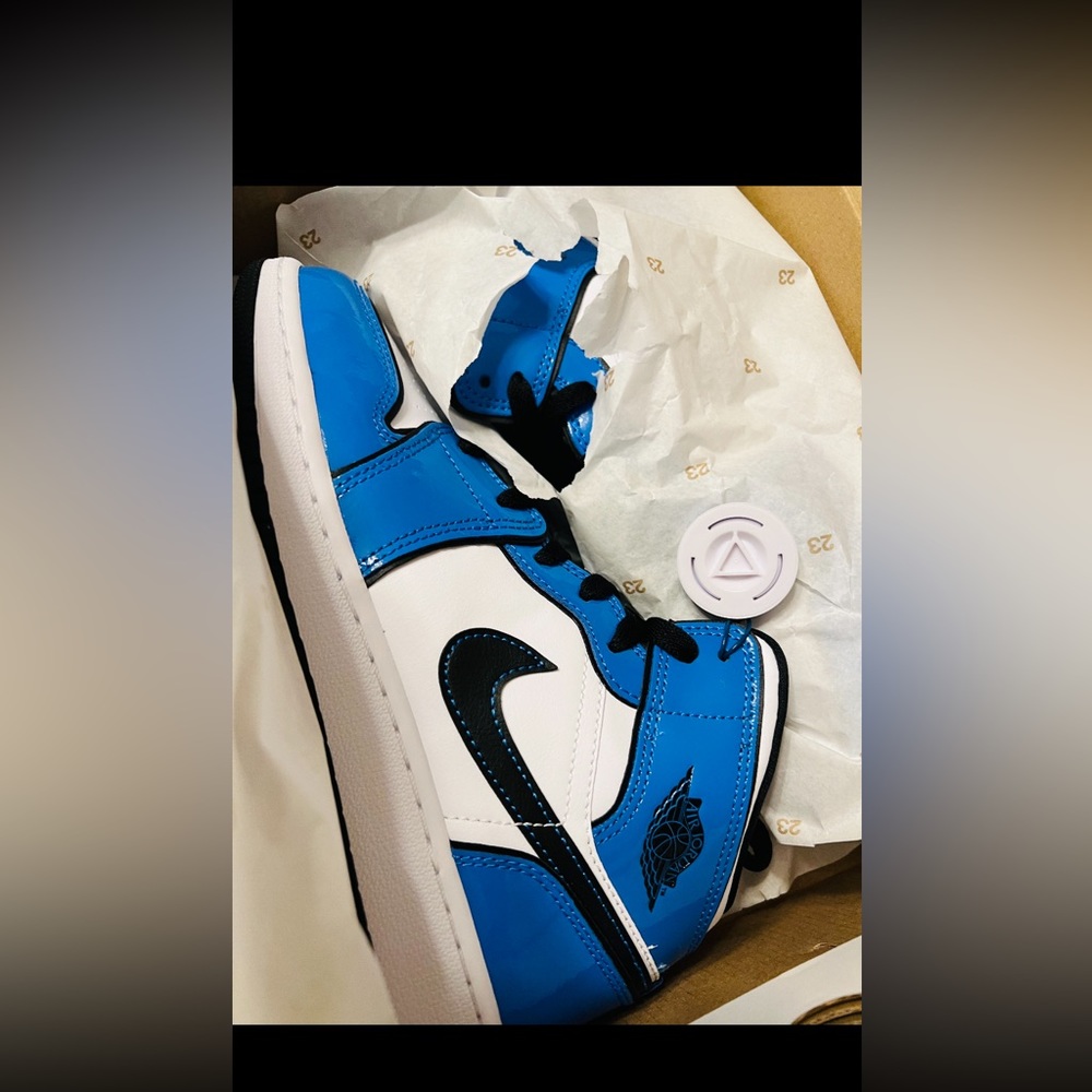 jordan 1 mid SE GS signal blue size 6Y